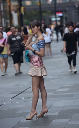 荷叶边拼接裙