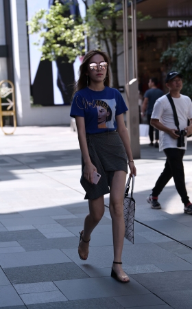墨镜美女
