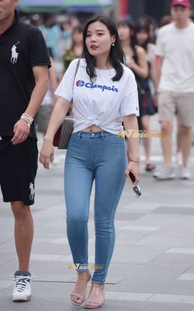 紧牛美女 [13P]