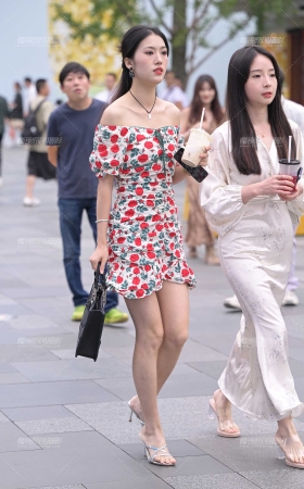 花裙美女 [17P]
