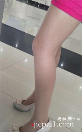 街拍美腿高跟鞋包臀裙性感美女。