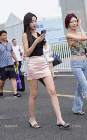 美腿小姐姐 [14P]