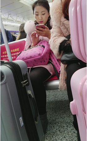 粉衣美女