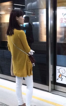 地铁站很好看的美女