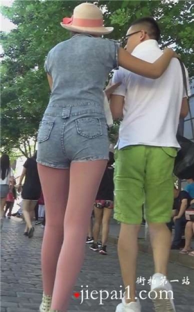 牛仔肉丝热裤小美女一路秀恩爱 [490 MB]