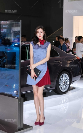 红旗美女 [16P]