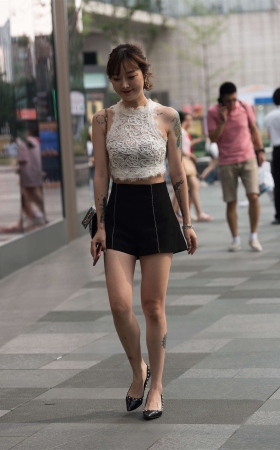漂亮的白色镂空美女