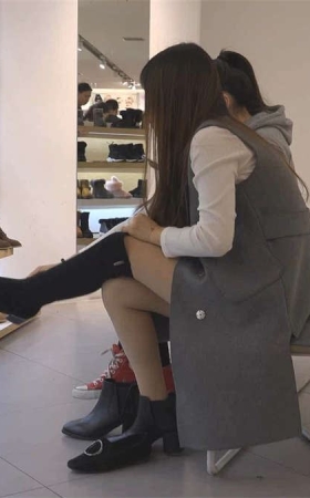 鞋店试鞋子
