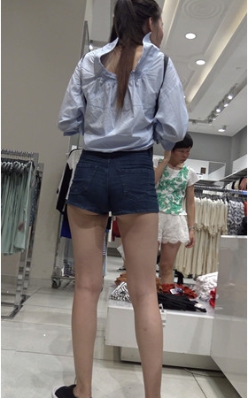 牛仔热裤月牙妹子