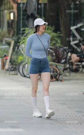 牛仔热裤美女 [25P]
