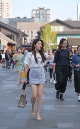 视觉冲击街拍作品 - 性感包臀裙，美腿女友