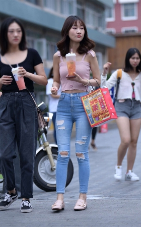 清秀美丽牛仔裤