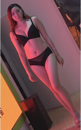 黑色内衣模特美女