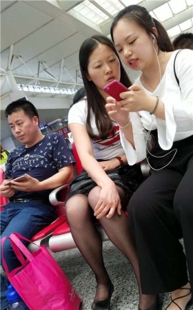 4k-白T恤包臀裙高跟鞋街拍黑丝