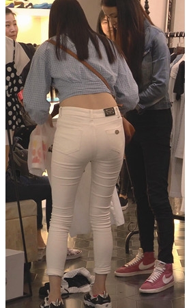 白裤紧身小姐姐