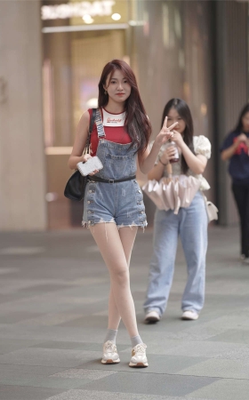 甜美清新牛仔短裤