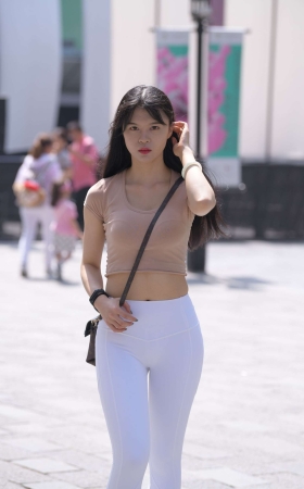 21瑜伽紧身裤美臀小姐姐