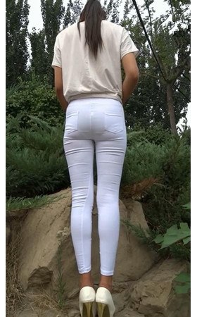 模拍白裤紧身MM