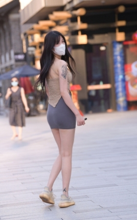 超短包臀裙长腿女孩
