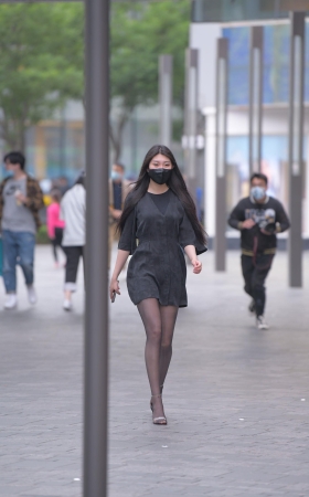 漂亮的长发黑丝小姐姐
