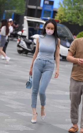 爱穿紧牛高跟的女人 [18P]