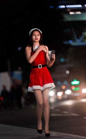 御风街拍★寒风中的极品肉丝圣诞美人婷婷 【套图+视频】<font color=red> [10P]</font>
