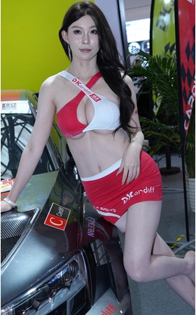 性感的包屯美女模特【套图+视频】