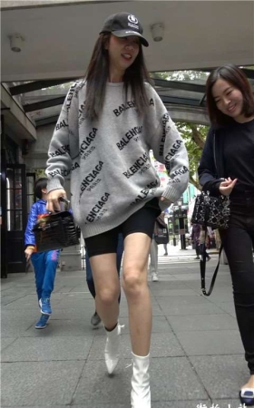 这美女身材得有两米高吧 [1.67 GB/MP4]