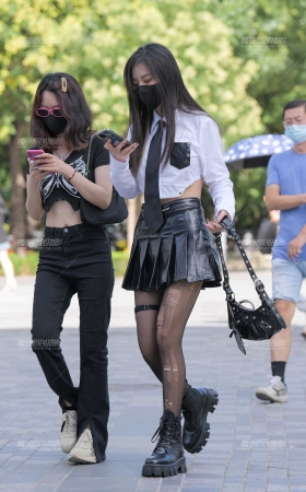 是自己撕的还是买来就是这样的？ [18P]