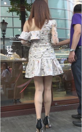 连衣裙小姐姐