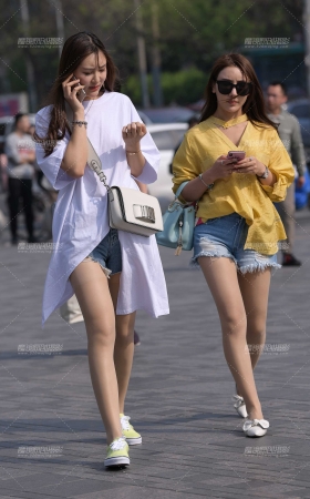 帆布鞋热裤丝袜小姐姐 [18P]