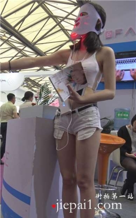 4k-超短白热裤小背心美女身材劲爆 [3.86 GB]