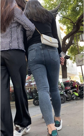 黑衣丰牛小姐姐
