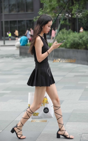 面试模特的长腿女孩 [18P]