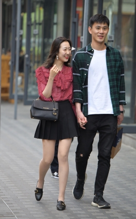 百褶裙与肉丝青春妹妹