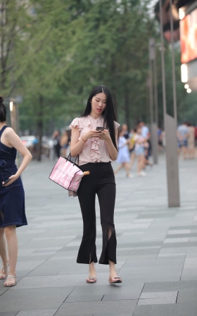 身姿曼妙 让人心动不已