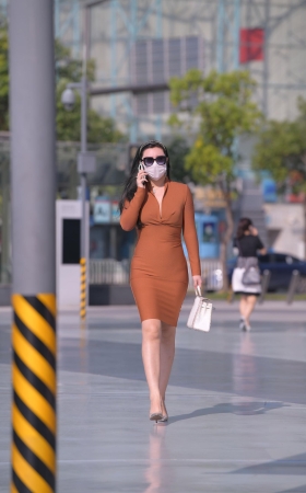 搭讪性感包屯裙贵妇