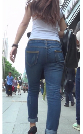 紧身牛仔长裤妹子