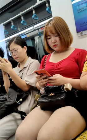 红衣小肥妞 [666 MB/mp4]