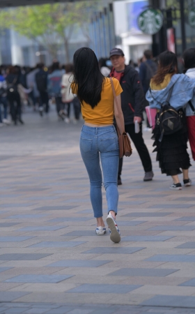气质牛仔美女