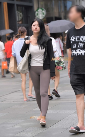 雨中的紧身裤 [17P]