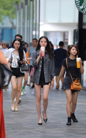 白皙，美腿，高跟，乃茶小姐姐
