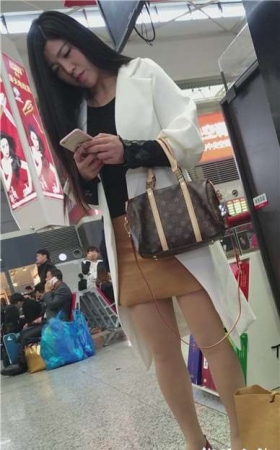 4k-肉色丝袜短裙红色小平底鞋美女