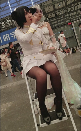 黑丝白裙coplay妹子