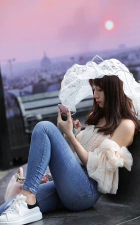 俩闺蜜，更偏爱紧牛小姐姐