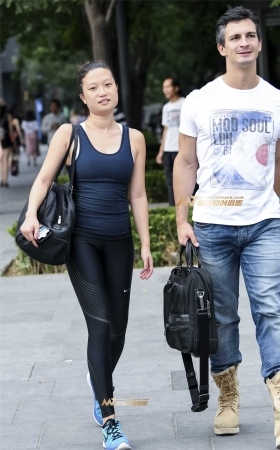 穿健美裤的少妇性感抚媚 [16P]