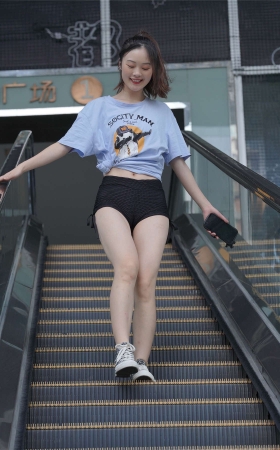 kaine模拍作品 - 攀岩的热裤美女