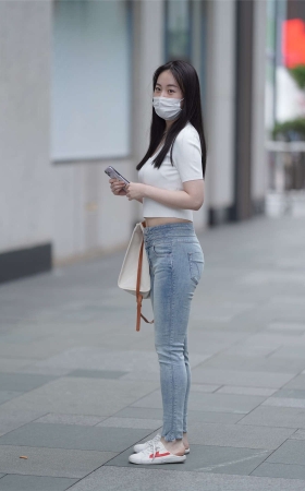牛仔裤女孩