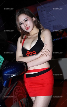 黑色抹胸红色短裙车模美女 [22P]