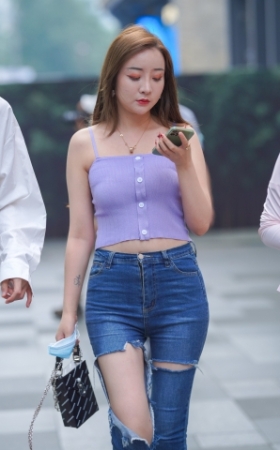 紧牛美女